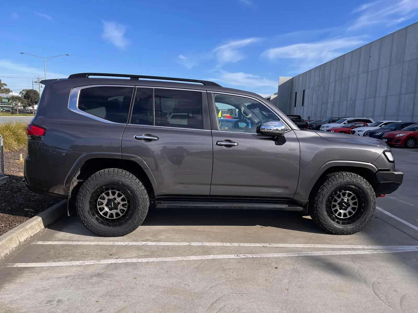 TOYOTA LANDCRUISER 300 SERIES with ROH ASSAULT 18X9 GRAPHITE |  | TOYOTA